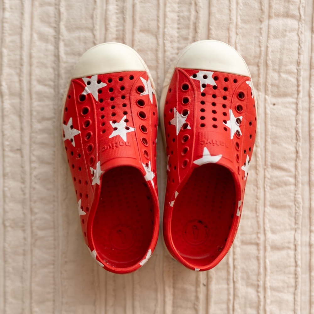 Kids Red Native Shoes with Stars size 9C